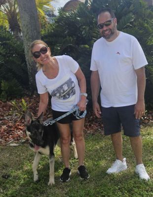 1871
PUPPY TREVOPR WIOTH NEW MOM CHRISTY AND DAD RUBIN DOG 1871
