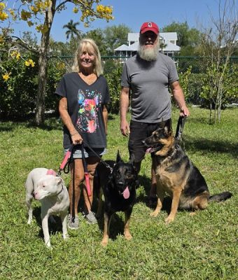 1885
ZENA3 WITH NEW MOM DEVEN AND DAD GARY DOG 1885
