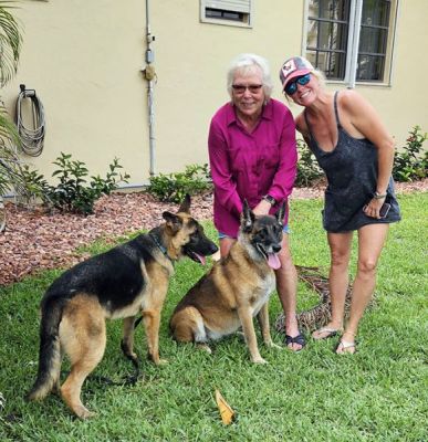 1665
OSCAR WITH NEW MOM TRACEY AND MAL SISTER DOG 1665
