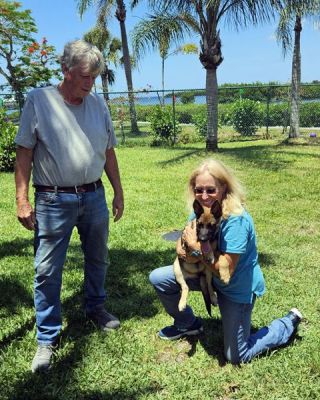 1669
PUPPY REILLY WITH NEW MOM SUSAN AND DAD JOHN DOG 1669
