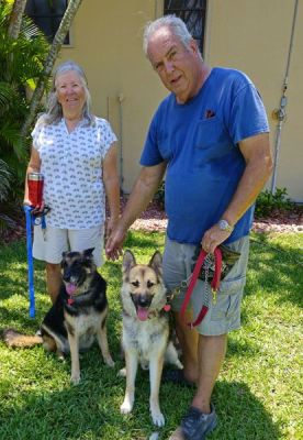 1673
LMAX 29 WITHG NEW MOM SHARON AND DAD CHUCK WITH PRIOR FOSTER FAILURE CLOE DOG 1673
