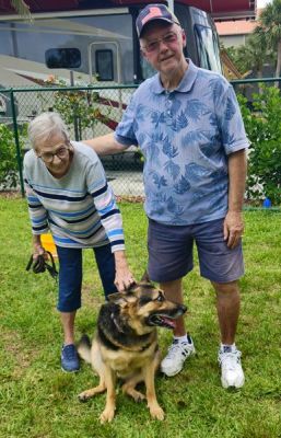 1675
ANYA WITH NEW DAD MIKE AND MOM KAY DOG 1675
