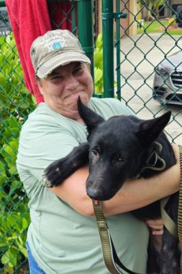 1680
PUPPY SARGE WITH NEW MOM JULIE DOG 1680
