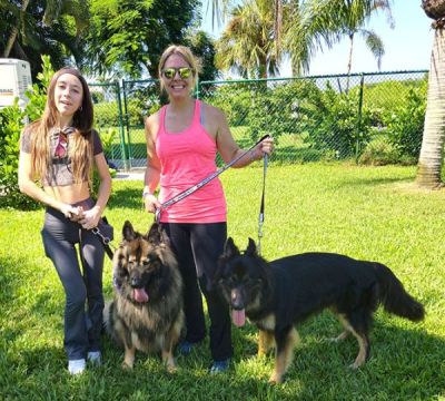 1714
ELVIS WITH NEW MOM JAMIE AND SIS CAMERYN DOG 1714
