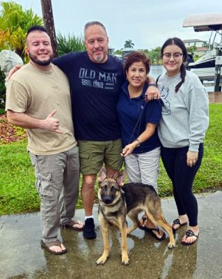 1717
PUPPY REILLY WITH NEW DAD CESAR AND MOM LUCIA DOG 1717
