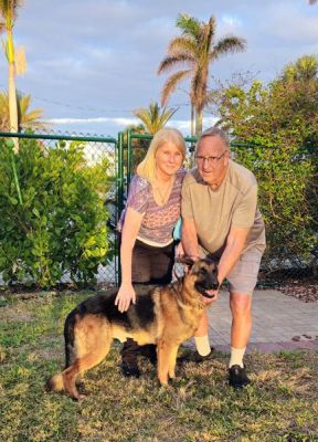 1725
LANCE WITH NEW DAD SCOTT AND MOM LYNDA DOG 1725
