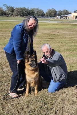 1729
MAZIE WITH NEW MOM DONNA AND DAD FRED DOG 1729
