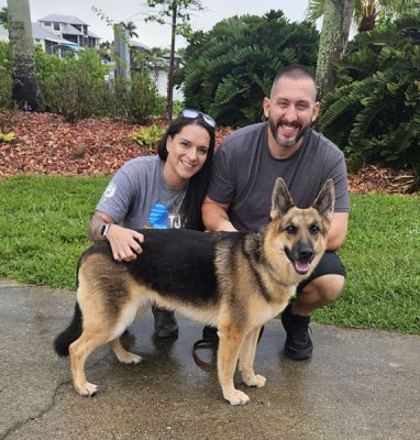 1818
GRIMM WITH NEW MOM DANIELLE AND DAD BEN DOG 1818
