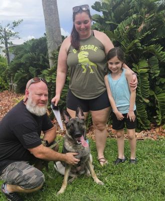 1819
XARA WITH NEW MOM TARRA AND DAD RYAN AND SIS EMMA DOG 1819
