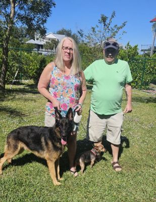 1837
RAGNAR WITH LISA AND FRANK DOG 1837 
