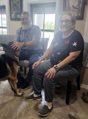 1847
BAILEY WITH NEW MOM YOLANDA AND DAD JESUS DOG 1847
