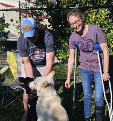 1865 1866
BELLA 30 AND OSO WIOTH NEW MOM DEB AND DAD SHAUN DOGS 1865 1866
