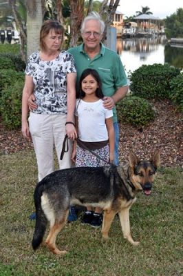 GINGER WITH MOM ELIZABETH, SIS JOANNE AND JOHN DOG 759
