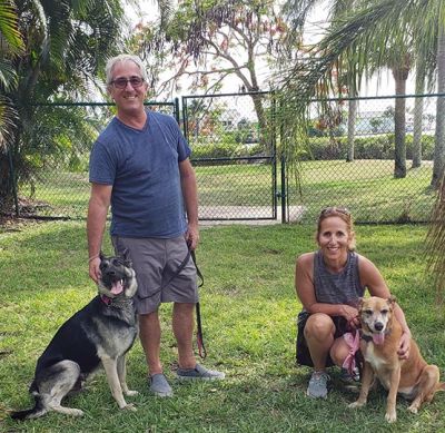 SOPHIE WITH NEW MOM LISA AND DAD JOEL WITH SIS EMILY DOG 1124
Keywords: 1124