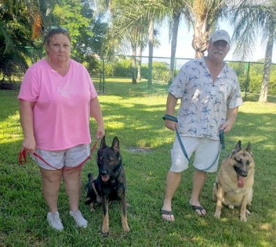 SABOT WITH NEW MOM LINDA AND DAD CHIP WITH BRO HOLMES DOG 1259
Keywords: 1259