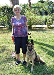 BAILEY WITH NEW MOM SUE AND SIS TINI DOG 693
